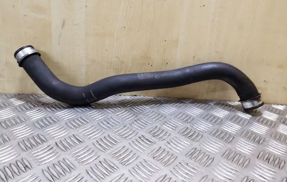 Mercedes-Benz CLS C219 Engine coolant pipe/hose A2115015382