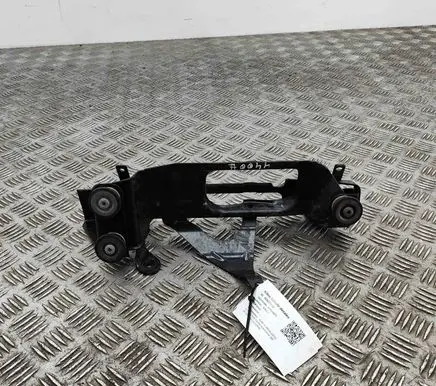 Audi e-tron A/C compressor mount bracket 4KE820195AC 4KE820196J