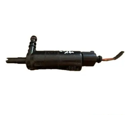 Volkswagen PASSAT B6 Headlight washer pump 3B7955681 3397236