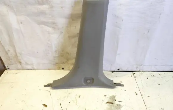 KIA Sorento (B) pillar trim (bottom) 858353E000