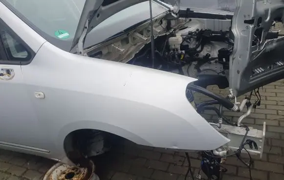 KIA Carens I Fender