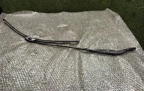 Renault Master III Front wiper blade arm 8200734777