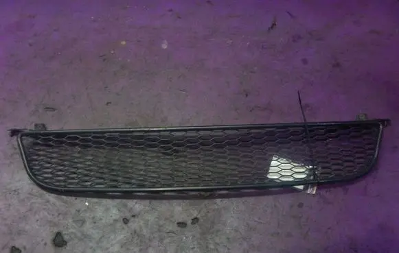 Volkswagen Polo III 6N 6N2 6NF Front grill 