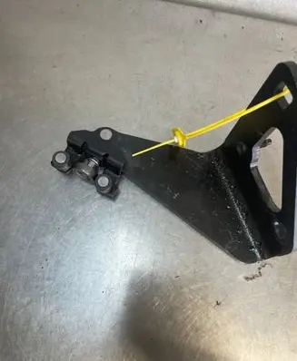 Renault Trafic III (X82) Sliding door lower roller guide/hinge 