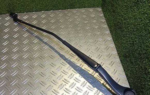Front wiper blade arm