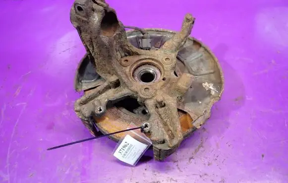 Seat Leon (1P) Front wheel hub spindle knuckle