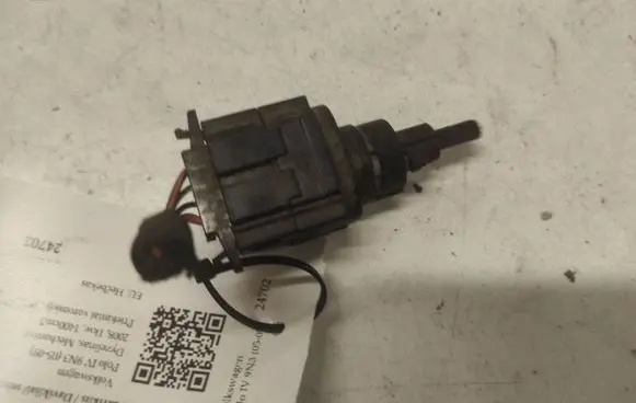 Volkswagen Polo IV 9N3 Brake pedal sensor switch 6Q0945511