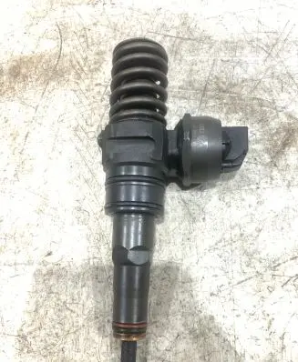 Volkswagen Golf Plus Fuel injector 038130073AK