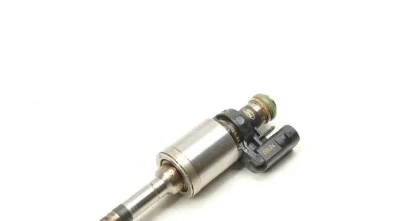 Ford Focus Fuel injector DM5G9F593AA