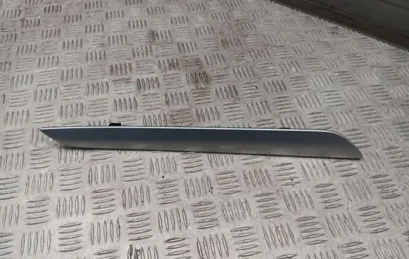 Audi Q3 8U Front door trim bar 8U0867410D