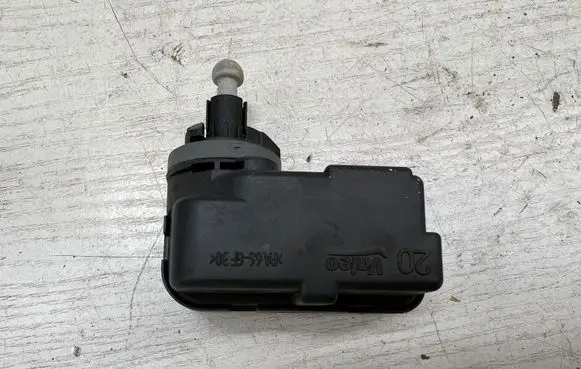 Opel Corsa D Headlight level adjustment motor 
