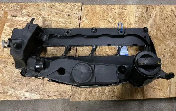 Volkswagen PASSAT B6 Rocker cam cover 03L103469