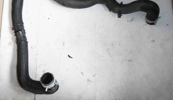 Dacia Dokker Engine coolant pipe/hose 215018356R