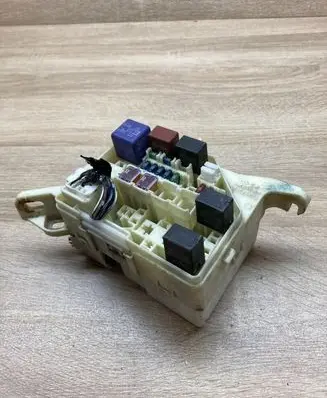 Toyota Yaris Fuse module 9098702012 9098704004