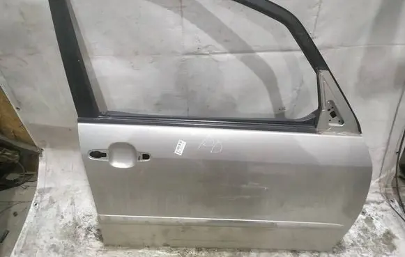 Toyota Corolla Verso E121 Front door PILKOS