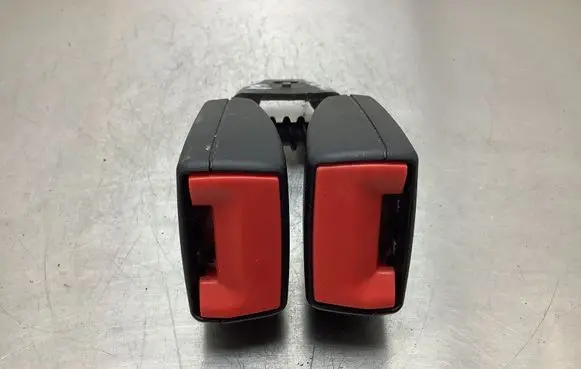 Volkswagen Scirocco Middle seatbelt buckle (rear) 8J8857739H