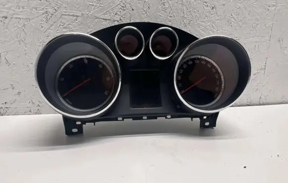 Opel Insignia A Speedometer (instrument cluster) 13333344 365903925H