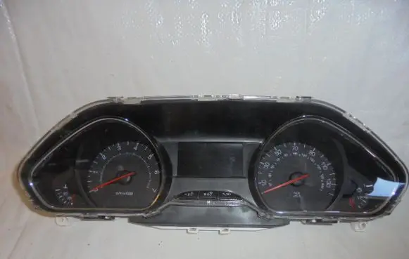 Peugeot 208 Speedometer (instrument cluster) 9674679580