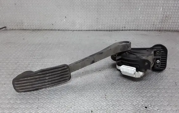 Volvo V70 Accelerator throttle pedal 30683516