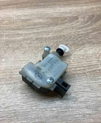 Mercedes-Benz E W211 Central locking motor A322902
