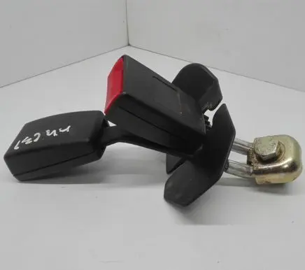 Middle seatbelt buckle (rear)