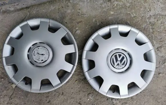 Volkswagen Golf IV R14 wheel hub/cap/trim 1J0601147L