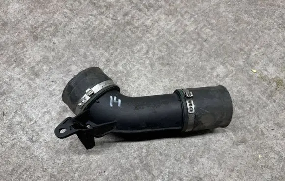 BMW M5 Air intake hose/pipe 7843222 70389087