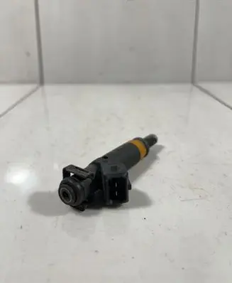 BMW 5 E60 E61 Fuel injector 3010B02830