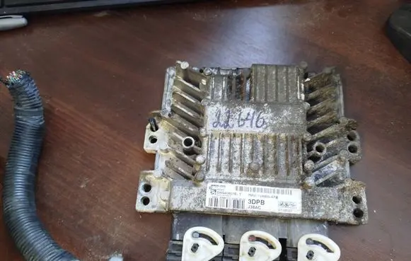 Ford Focus Engine control unit/module 7m5112a650apb 5ws40607b-t 7m51-12a650-apb