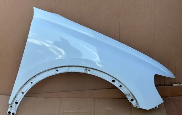 Audi Q3 F3 Fender blotnikaudiq383a