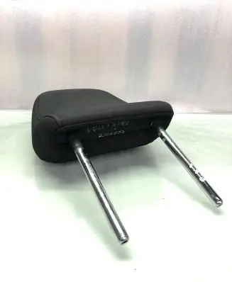 Volvo XC40 Front seat headrest 