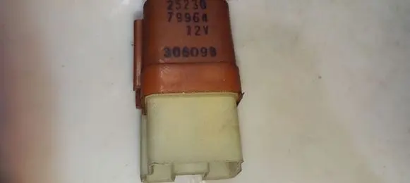 Nissan Primera Other relay 2523079964