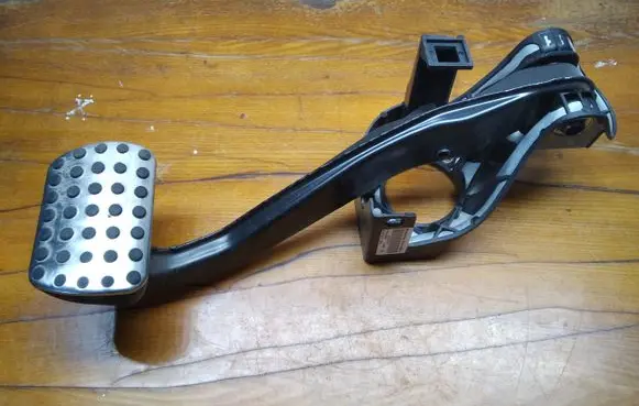 Mercedes-Benz E A207 Brake pedal A2042902101 0918029592