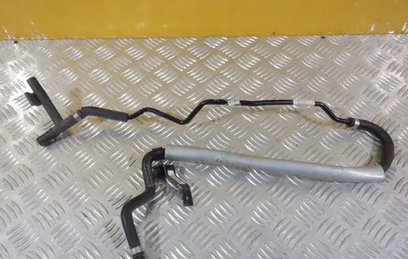 Volkswagen Touareg II Engine coolant pipe/hose 7P6122447AB