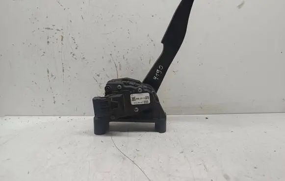 Opel Astra H Accelerator throttle pedal 9157998 6PV00811200
