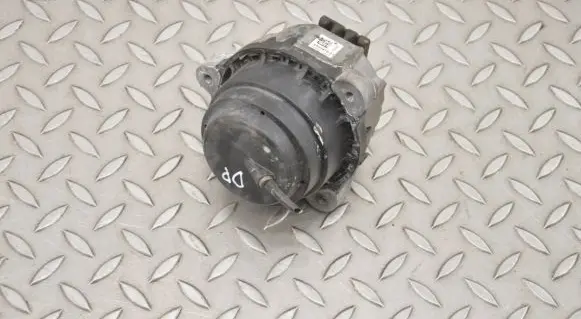 BMW 7 G11 G12 Engine mount bracket 6860478