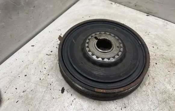 Renault Megane II Crankshaft pulley 8200552236