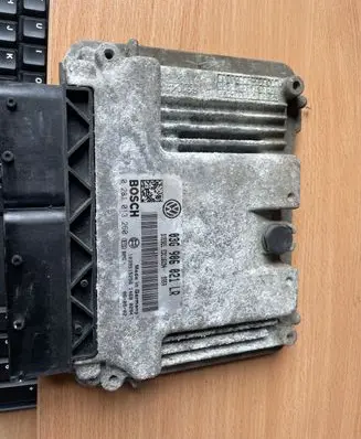 Volkswagen Touran I Engine control unit/module 03G906021LR 1039S15256 0281013260