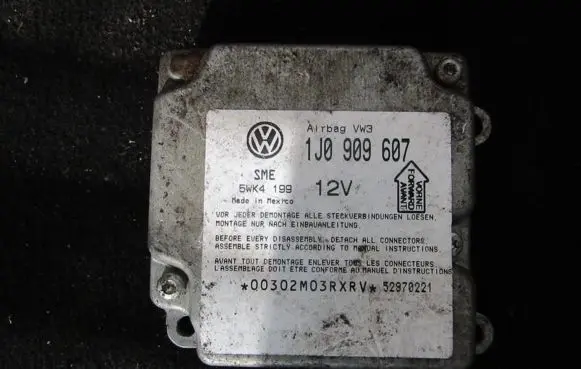 Volkswagen PASSAT B5 Airbag control unit/module 1j0909607 5wk4199