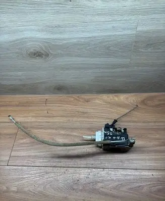 Audi A4 S4 B5 8D Front door lock 8D1837015E