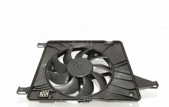 Nissan Qashqai+2 Radiator cooling fan shroud