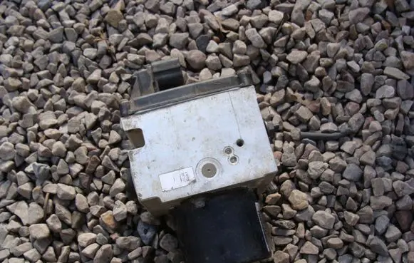 Volkswagen PASSAT B6 ABS Pump 3C0614109C
