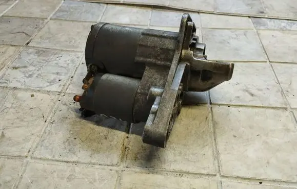 Nissan Note (E11) Starter motor 23300BC200