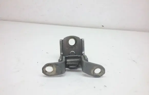 Nissan X-Trail T30 Rear door upper hinge