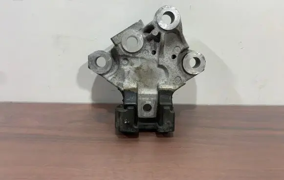 Mitsubishi Outlander IV Gearbox mount