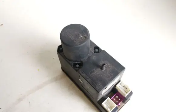 Audi A6 S6 C4 4A Central locking vacuum pump 4A0862257J