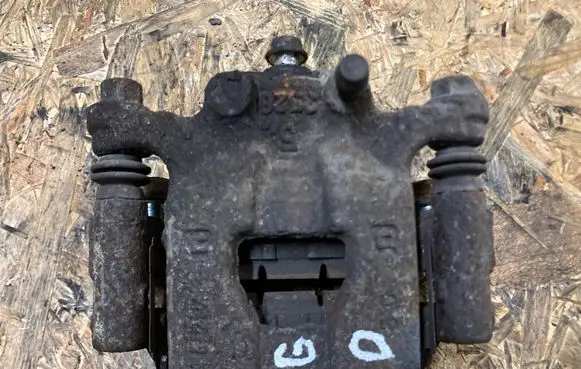 Nissan Juke I F15 Rear brake caliper 