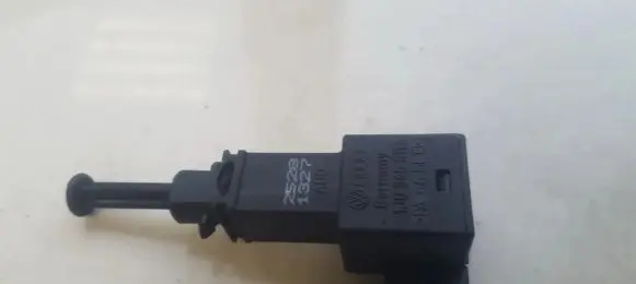 Volkswagen Golf IV Brake pedal sensor switch 1J0945511A