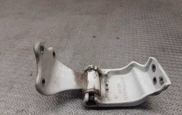 Mercedes-Benz Vito Viano W447 Loading door lower hinge A4477400537