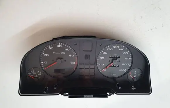 Audi 80 90 S2 B4 Speedometer (instrument cluster) 893919067